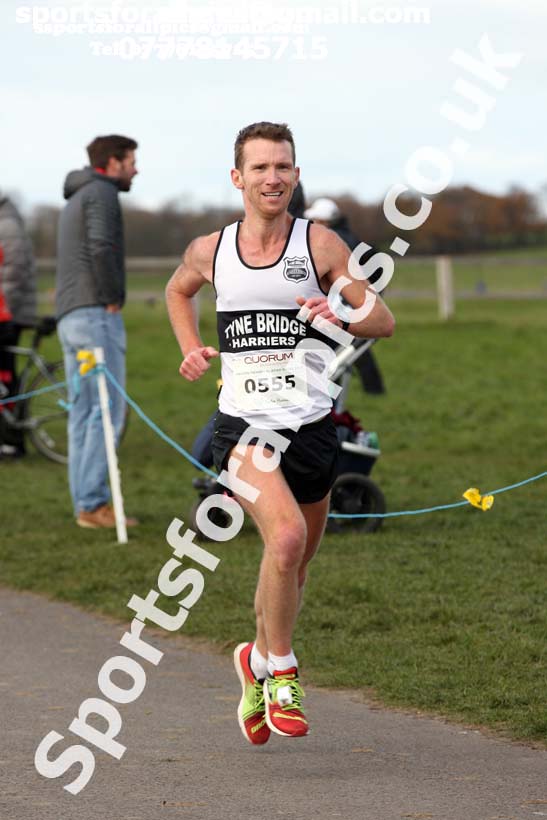Senior mens and womens Heaton Harriers Memorial 10k Road Race, Newcastle. Photo:  David T. Hewitson/Sports for All Pics